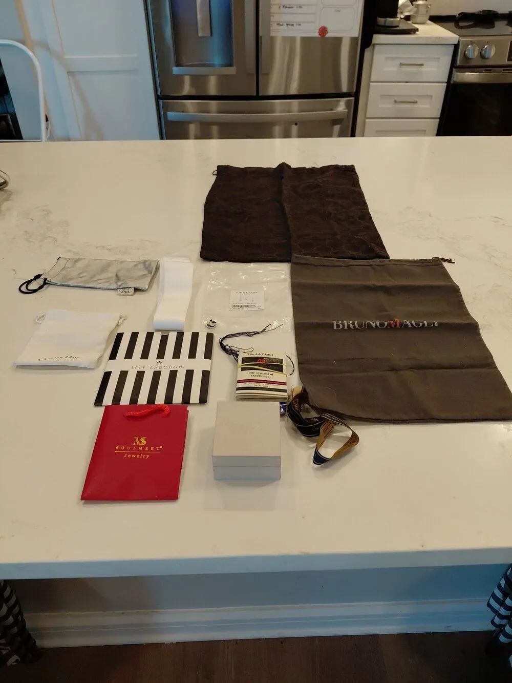 11 Designer accessories - Picture 4 of 12